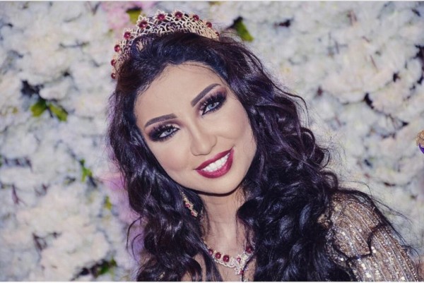 دنيا بطمة تنشر سيلفي أثناء خروجها من الحمام بروب الاستحمام