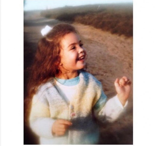 هذه الطفلة أصبحت ملكة جمال بلدها عام 2002