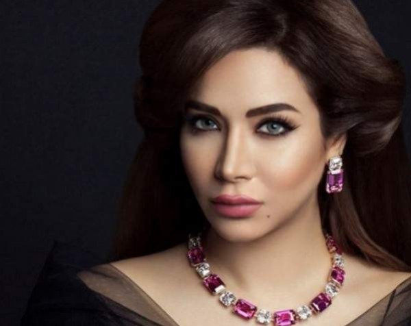 لجين عمران تبكي في منزل زوجها الأول
