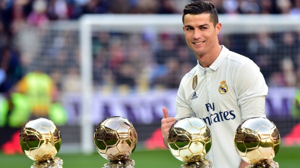 مفاجأة..رونالدو يُتوج بجائزة أفضل لاعب بريال مدريد لهذا الشهر