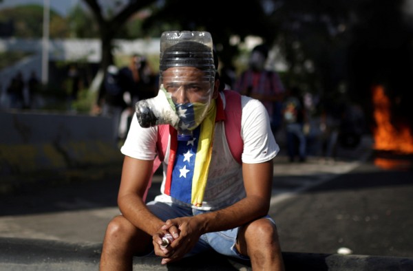 مقتل الطيار المتهم بقيادة إنقلاب في فنزويلا العام الماضي