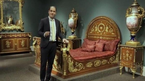 بعد 5 سنوات على سرقتها..غرفة نوم الملك فاروق معروضة للبيع في أمريكا