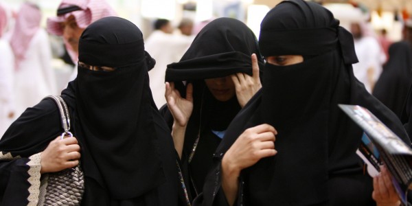 "بعد السماح لهن بدخول السينما والملاعب".. السعودية تفاجئ نساءها بقرار جديد