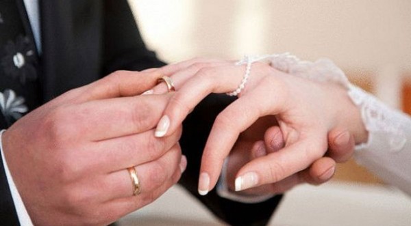 دولة عربية تتجه لإلغاء المهور في الزواج.. فمن هي؟