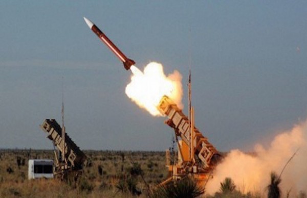 الدفاع الجوي السعودي يعترض صاروخاً باليستياً أطلق على نجران