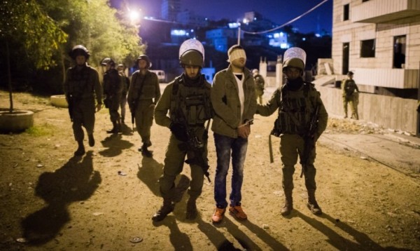 اعتقال ثمانية مواطنين في الضفة الغربية
