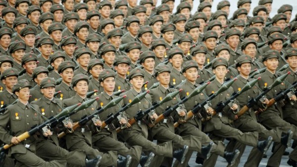 كوريا الشمالية تحشد قواتها العسكرية