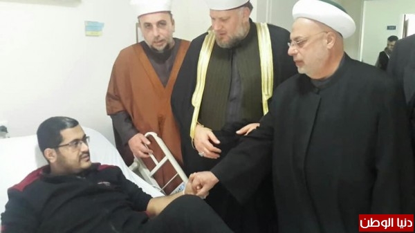 علماء فلسطين في لبنان يزور محمد حمدان في مستشفى لبيب