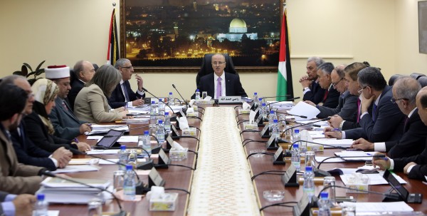 الحكومة: نستنكر حجز إسرائيل نصف مليون شيكل من أموال السلطة