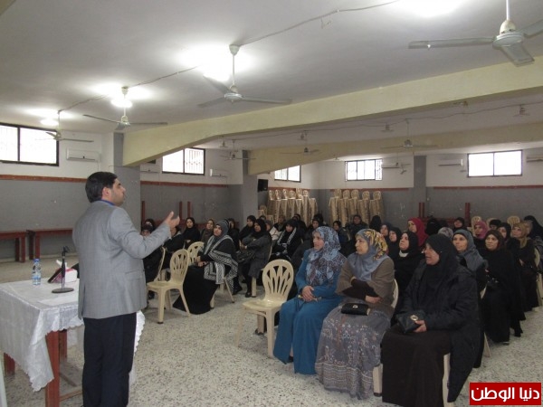 صور: محاضرة تربوية لأمهات الرعاية في صور مع الدكتور الطراس