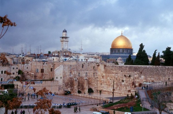 بلدية الاحتلال تستغل الموقف الأميركي لتسريع عمليات التهويد في القدس