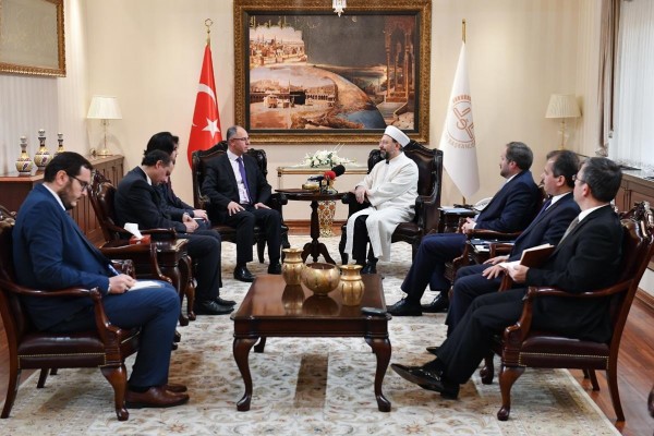 السفير فائد مصطفى يجتمع برئيس الشؤون الدينية التركي