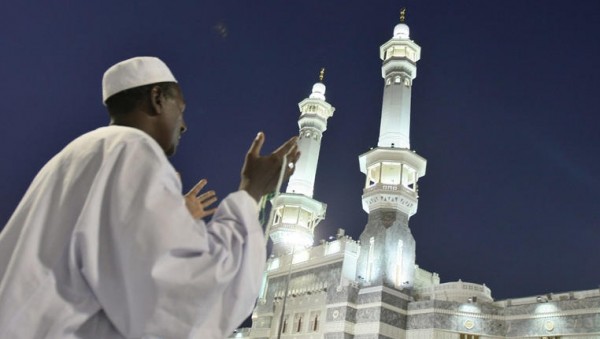 فيديو: كاتب سعودي: يجب تقليص عدد المساجد بالمملكة.. وصوت الأذان "يثير الفزع"