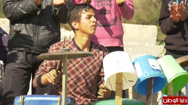 فيديو وصور: (درمز) بأدوات منزلية يحقق طموح طفل من غزة