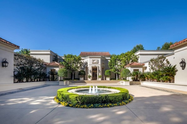 قصر أمير سعودي معروض للبيع بسعر خيالي