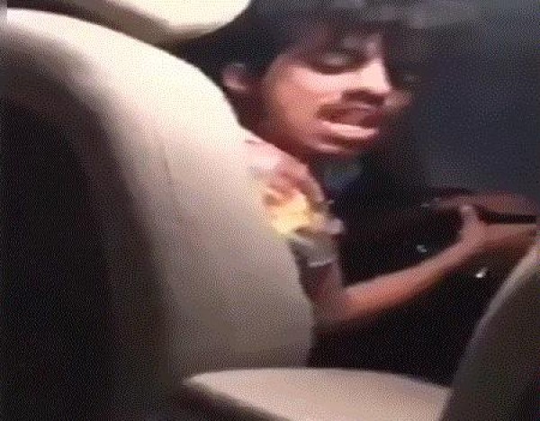 فيديو: سائق من اوبر يتحرش بفتاة من ذوي الاحتياجات ويهز السعوديين