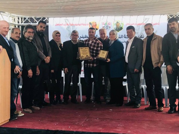 هيئة الأسرى تكرم الإعلامية فلسطين حجة والأسير المحرر منصور فواقه