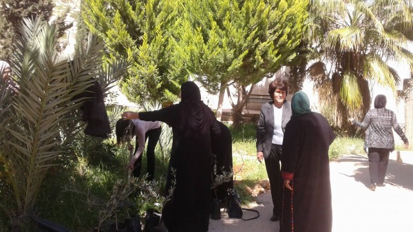 الحملة النسائية واتحاد لجان المرأة تنظمان فعالية في مقبرة الشهداء بيت لحم