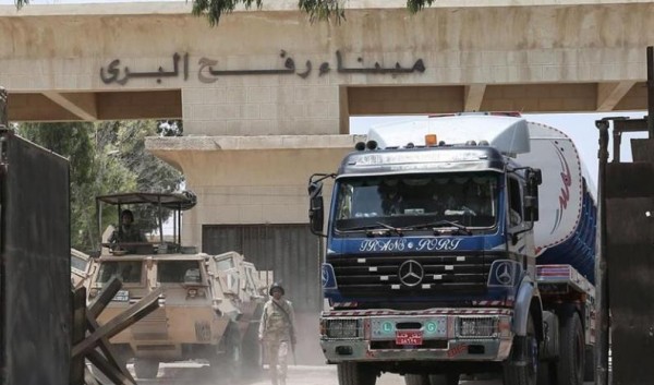 إدخال 23 شاحنة وقود إلى قطاع غزة عبر معبر رفح