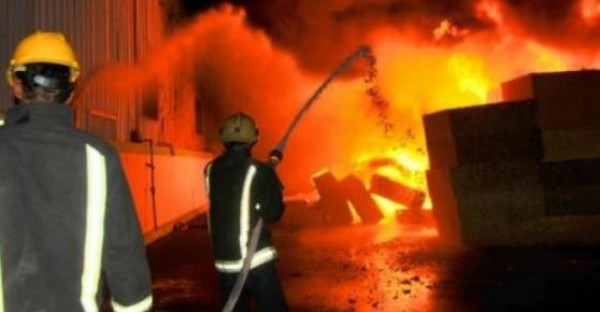 فيديو: الدفاع المدني يعمل على إخماد حريق داخل منجرة بنابلس