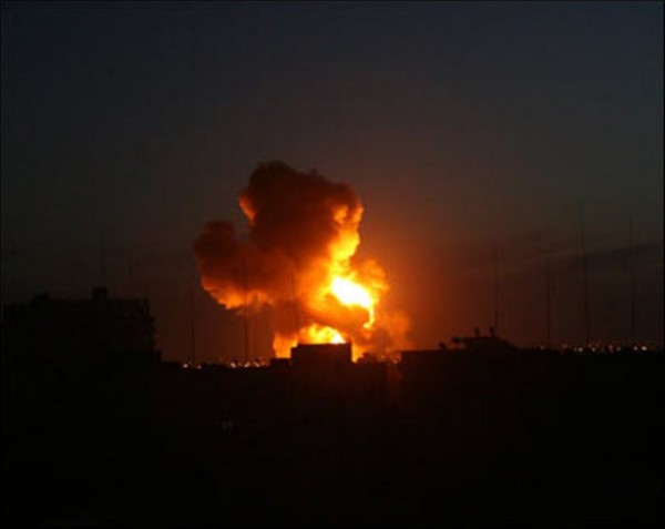 الاحتلال يقصف غزة.. الإعلام العبري: تدمير مخزن للصواريخ بعيدة المدى