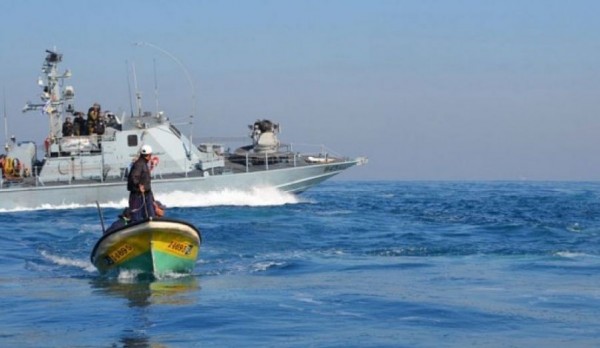 زوارق الاحتلال تلاحق مراكب الصيادين شمال قطاع غزة