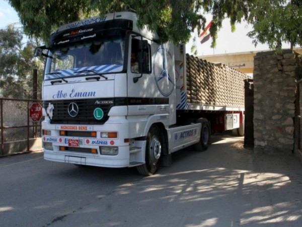 إسرائيل تطالب مصر بالتشديد على البضائع الواردة لقطاع غزة والسبب