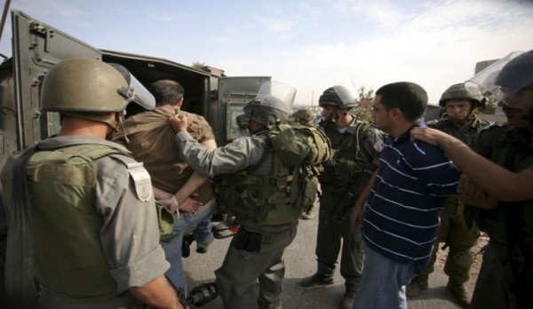 الاحتلال يعتقل 17 شابًا في الضفة الغربية