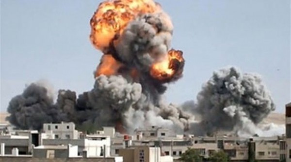 مصرع 26 مدنيا في غارة جوية على سوق للخضار بإدلب