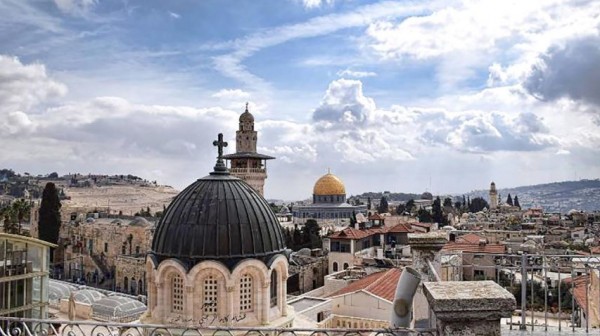 الرئيس عباس يتسلم قرار اعتماد "القدس عاصمة دائمة للتراث العربي"