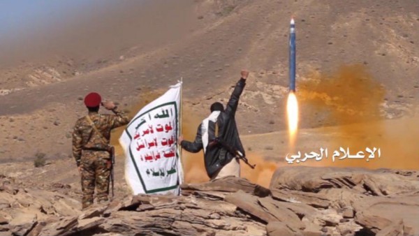 الحوثيون يعلنون استهداف معسكر للجيش السعودي بصاروخ باليستي