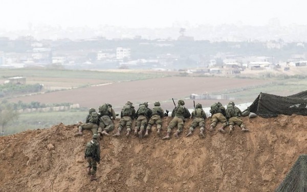 (بتسيلم) للجنود الإسرائيليين: لا تنفذوا أوامر إطلاق النار على المتظاهرين بحدود غزة