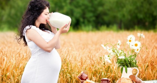 فيديو: ما هي فوائد شرب الحليب للحامل؟