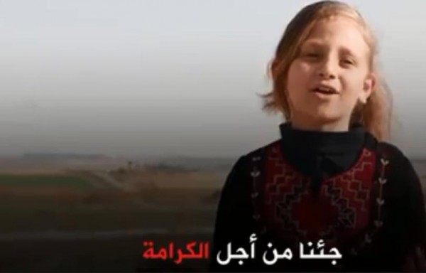 شاهد: باللغة العبرية.. الطفلة ندى توجه رسالة للجيش الإسرائيلي على حدود غزة
