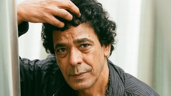فيديو: محمد منير يوجه رسالة لجمهوره من داخل المستشفى بعد اجرائه عملية