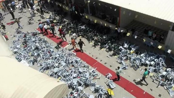 شاهد: شجار ما بين الشبيبة الفتحاوية وأنصار دحلان بجامعة الأقصى بغزة