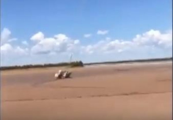 فيديو: صياد أسترالي قضى يومين بين التماسيح الضخمة إلى أن أنقذته مروحية