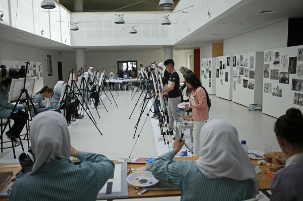 دار الكلمة الجامعية تحتضن أولمبياد الرسم والتصوير التشكيلي الأول ببيت لحم