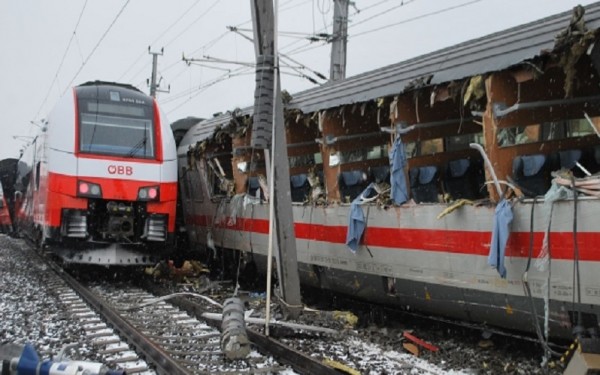 اصابة 54 شخصاً في تصادم قطارين بالنمسا