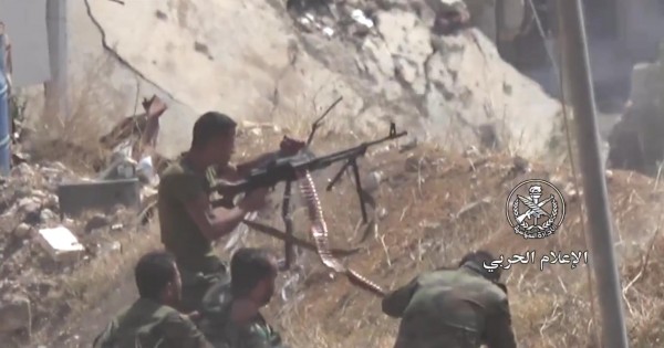 فيديو: معارك الجيش السوري وتنظيم الدولة في مخيم اليرموك