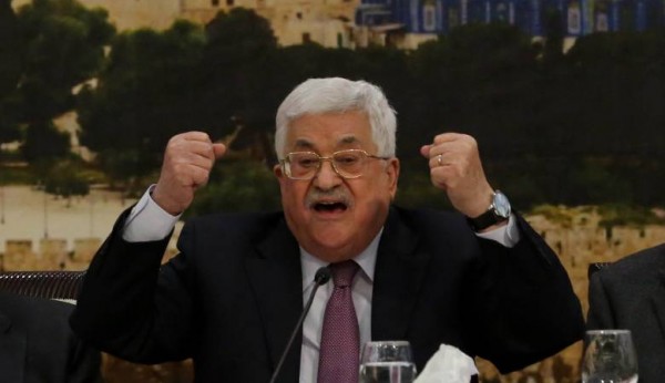 قيادي فتحاوي: يجب إنهاء "تَفرُّد" الرئيس عباس بقرار منظمة التحرير