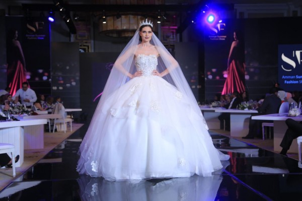 صور: أديبة المحجوب تشعل أسبوع الموضة الأردنى بمجموعة فساتين الزفاف