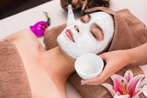ماسكات تبييض البشرة على كل عروس تطبيقها