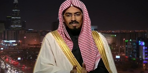 داعية سعودي يثير الجدل بعد نشره صورة لأخته دون حجاب