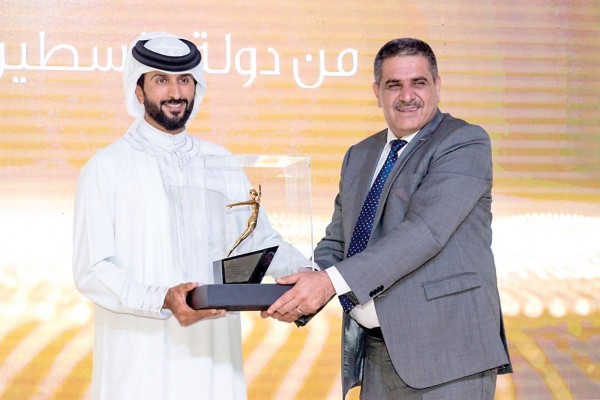 رئيس جامعة الاستقلال يفوز بجائزة البحث العلمي الرياضي في المنامة