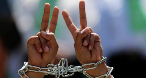 أسرى فلسطين: 500 حالة اعتقال على خلفية الكتابة على (فيسبوك)