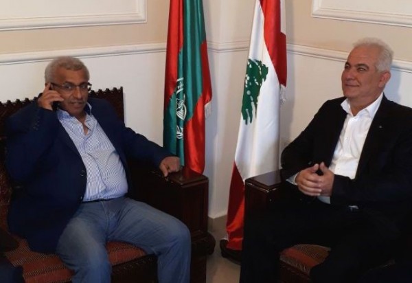 اليوسف يقدم التهاني الى النائب سعد.. ويهديه الكوفية الفلسطينية