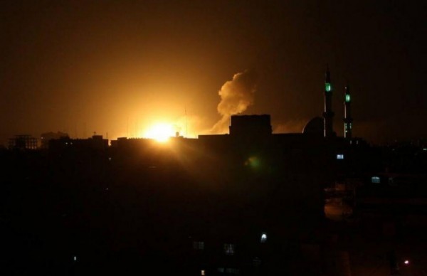 فيديو: طائرات الاحتلال تقصف عددًا من الأهداف شمال قطاع غزة