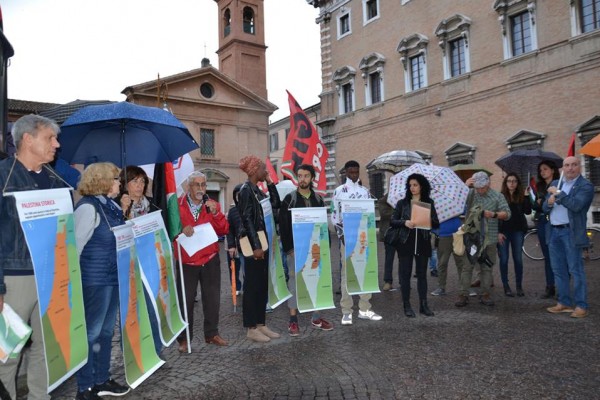 مدينة (فورلي) الإيطالية تنظم وقفة احتجاج بعنوان "أوقفوا المذبحة بفلسطين"