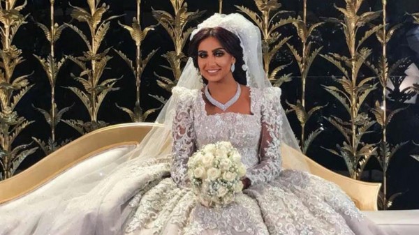 صور: نجمات اخترن قصّة السندريلا لفستان الزفاف